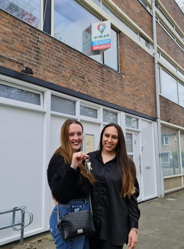 Ana and Ana, 2 portuges girls that bought their own home while they are flexworkers